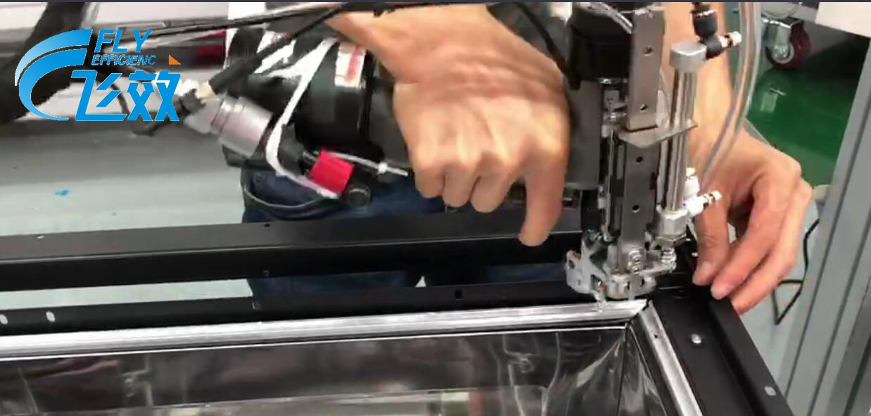 自動拉釘機 自動拉鉚機 消毒柜操作現(xiàn)場 自動拉釘機 自動拉鉚機 消毒柜操作現(xiàn)場