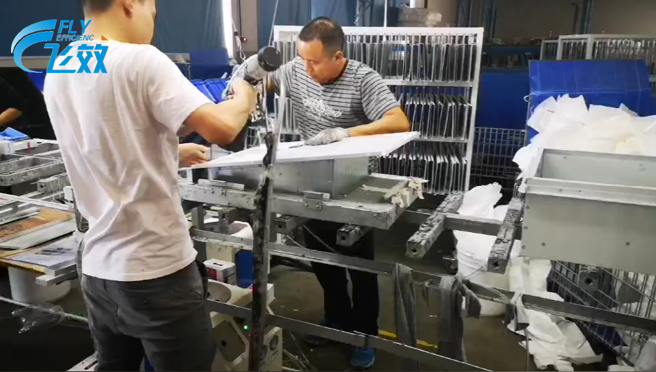 通訊設(shè)備自動鉚釘機自動拉鉚現(xiàn)場