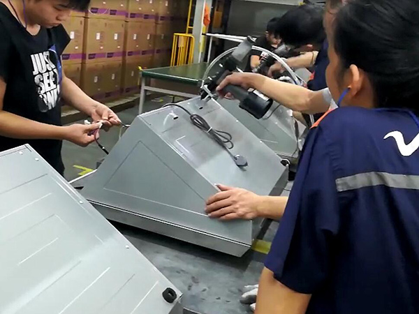 萬(wàn)和油煙機(jī)鉚接案例