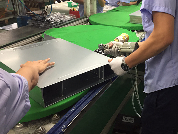 明鑫機箱服務(wù)器鉚接案例