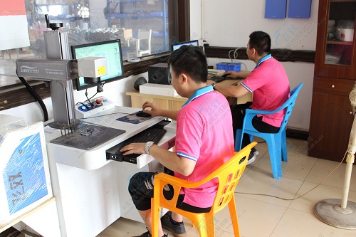 自動(dòng)鉚釘機(jī)定制需要多久？